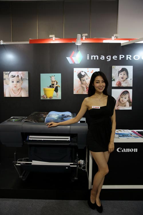 Canon imagePROGRAF 6460 大圖輸出機支援 A1 尺寸輸出並擁有極佳的色彩表現,特別推薦給相片或藝術作品輸出的工作業者。