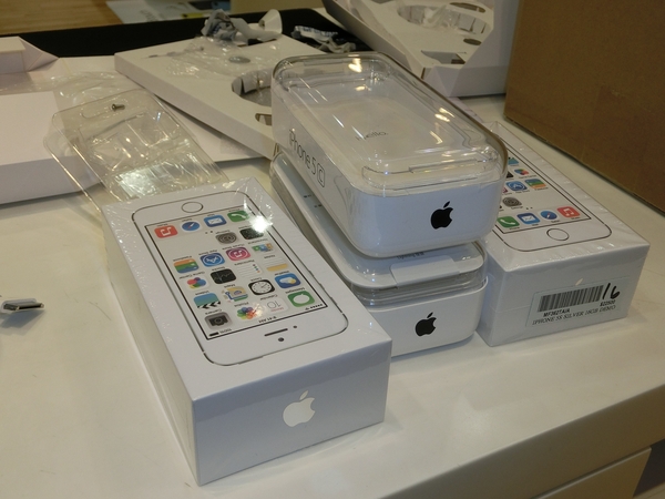 iPhone 5s / 5c 沒預約 空機何處買?