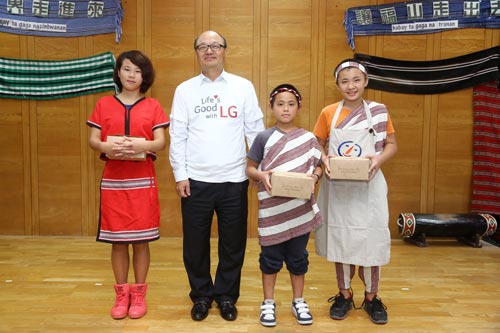 台灣 LG2 電子金柄亨董事長捐贈營養餐盒給予福山國小孩童