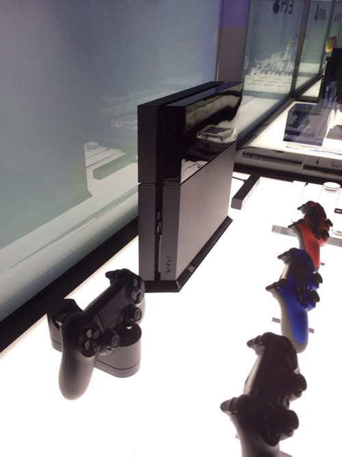 次世代遊戲主機 PS4 首次在台現身 售價 12980