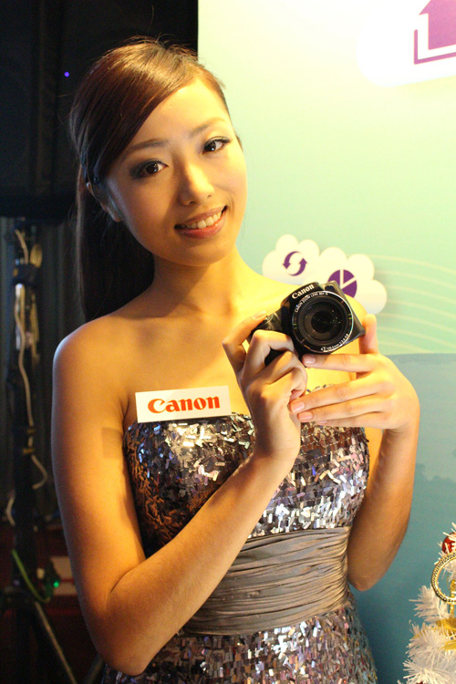 Canon 推出全新 WiFi 旅遊機 PowerShot SX510 HS,內建 WiFi 無線傳輸與 A-GPS 全球定位功能,適合外出旅遊隨拍隨分享。
