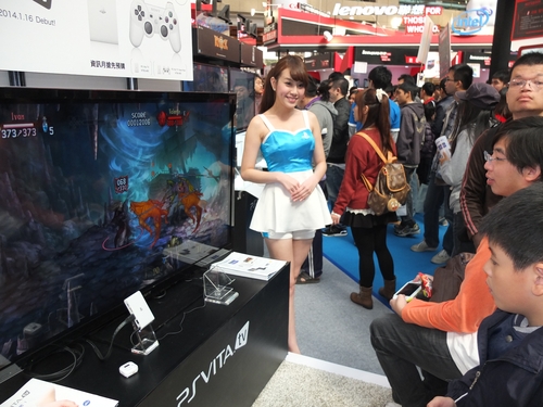 資訊月快報>SONY PS4 現場排隊試玩