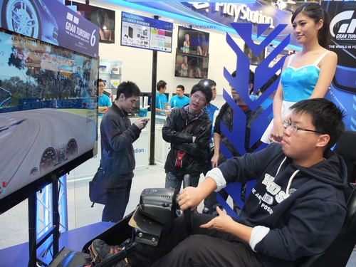 資訊月快報>SONY PS4 現場排隊試玩