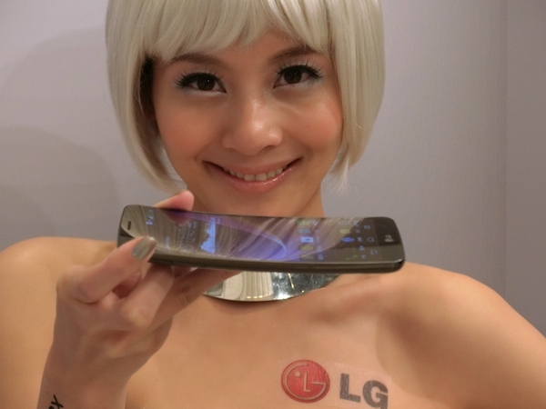 LG 首款曲面智慧手機 G Flex 25000有找!