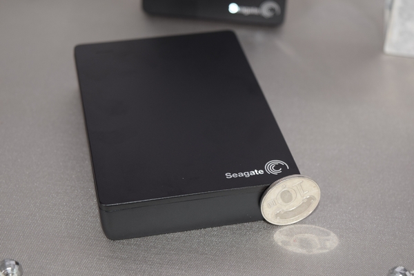 希捷推出全球首顆雙倍速 4TB 隨身碟 萬元有找!