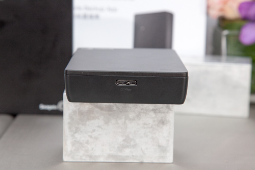 Seagate 在台發表目前容量最大 4TB 行動硬碟 Backup Plus Fast