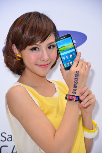 三星全新旗艦智慧機GALAXY S5磅礡襲台