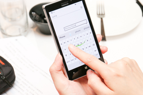 Windows Phone 8.1 的新輸入法允許使用者快速地用滑動的方式輸入