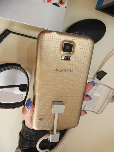實測144Mbps 金色Galaxy S5,4G LTE 速度破表