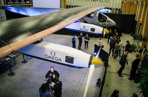 這張照片可以看出 Solar Impulse 2 機翼上滿滿的太陽能充電板,畫面擷取自 Solar Impulse 網站