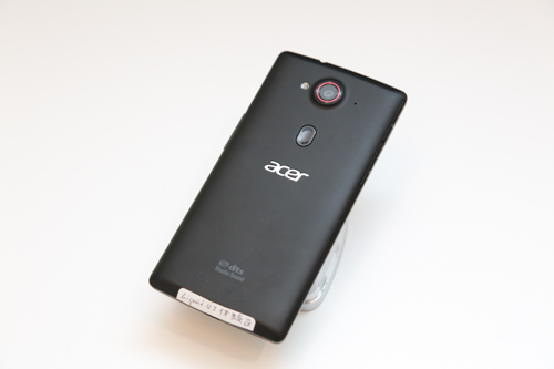 Acer Liquid E3 機身背面設計。