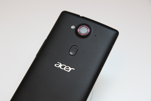 機身背面中央的黑點即為 Acer 快易鍵。