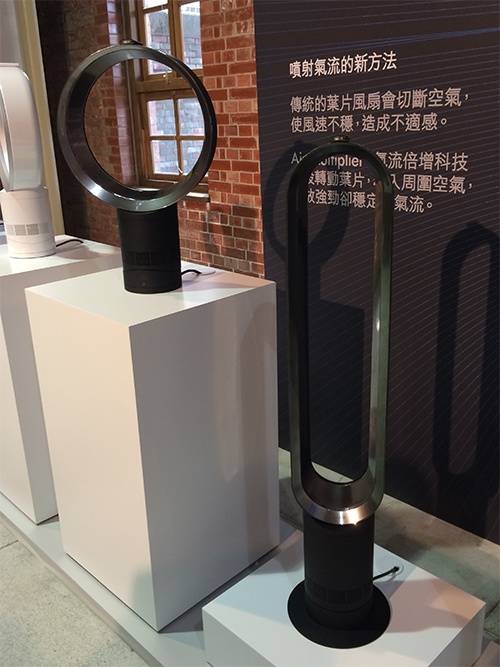 左為桌上型的 AM06、右為大廈型的 AM07