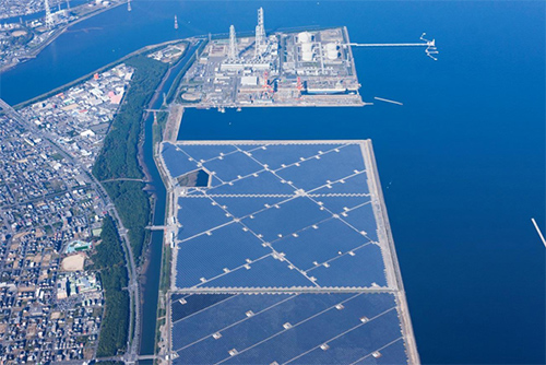 利用填海造陸建築而成的大分縣大分市太陽能電廠,圖片擷取自網路