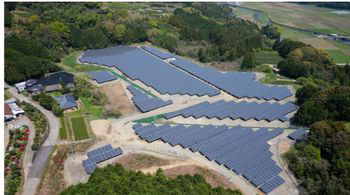 圖為佐賀縣嬉野市即將投入商轉的軟銀西野吉田太陽能電廠,圖片擷取自網路