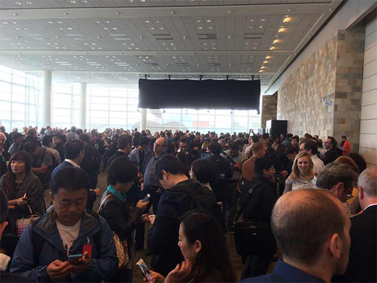 Apple WWDC 展前直擊 人潮!抗議!還有名車!