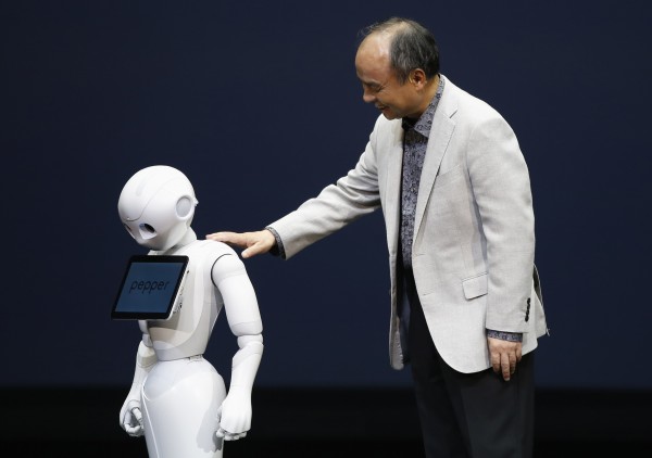 按照設定,「Pepper」具有學習和情感表達能力。(路透)