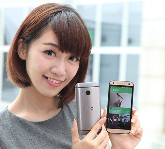 圖中的 One Mini 將可先行升級至 Android 4.4.4