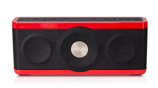 TDK Life on Record 夏季新品輕巧炫麗登場 音樂一手掌握 「螢」接烈日豔陽天