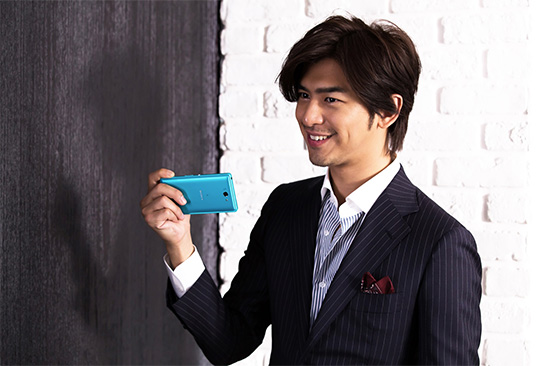 金鐘影帝陳柏霖任Sony Mobile代言人,近日為 4G全頻冠軍旗艦機Xperia Z2a拍攝最新電視廣告,即將於7月11日(五)播映