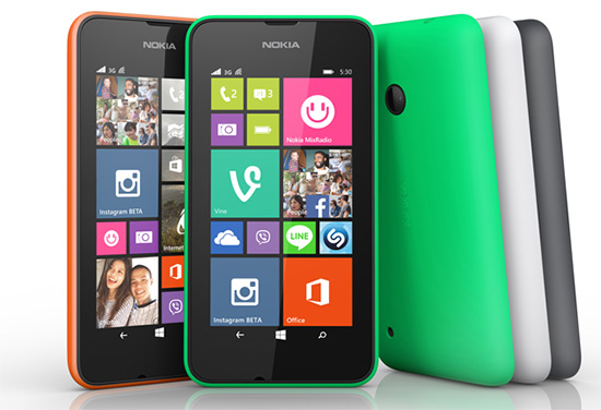 這次 Lumia 530 共推出綠、橘、白、灰四色,並且可以透過替換背蓋的方式換色