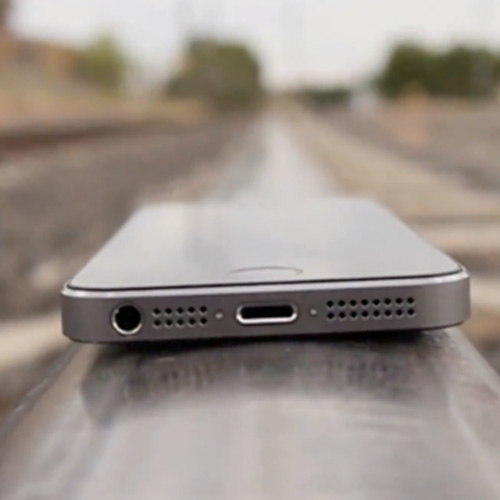 當 iPhone 5s 遇上火車?讓我們來實測一下 當 iPhone 5s 遇上火車?讓我們來實測一下
