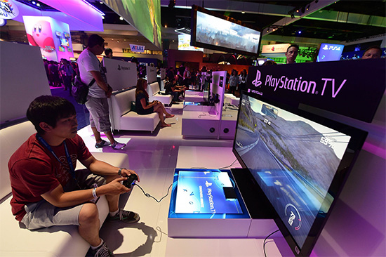 PlayStation TV 亦能自己獨立遊玩線上下載遊戲,圖片來源:歐新社
