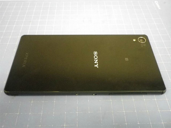 機身背面,畫面擷取自 Xperia Blog 網站