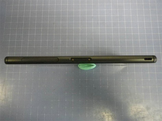 機身左側,畫面擷取自 Xperia Blog 網站