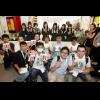 乃木坂 46 為 HTC butterfly 2 站台 粉絲排隊超過 24 小時 乃木坂 46 為 HTC butterfly 2 站台 粉絲排隊超過 24 小時
