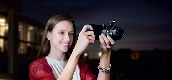 手機變身單眼相機!Sony 再度推出外掛相機模組 QX1 與 QX30