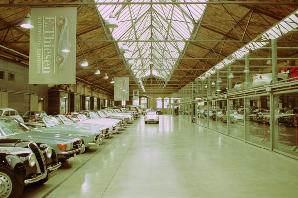 華碩IFA展前新品發表會會場原為柏林Classic Remise經典汽車博物館,結合最酷場地與系列新品成為IFA吸睛焦點。(華碩提供)