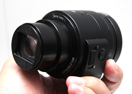 QX30 具有 30 倍光學變焦鏡頭