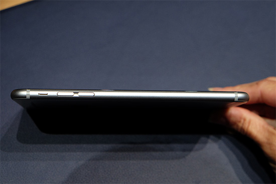 iPhone 6 Plus 機身左側