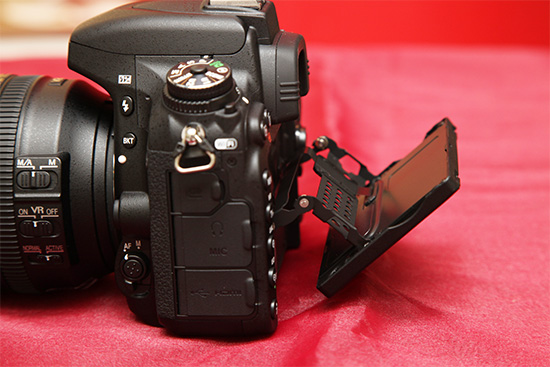 翻轉螢幕除了向上翻轉之外，也可向下翻轉