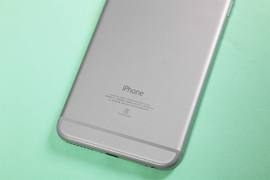 iPhone 6 Plus 機身背面下方