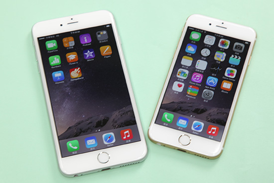iPhone 6(上)、iPhone 6 Plus(下)機身正面比較