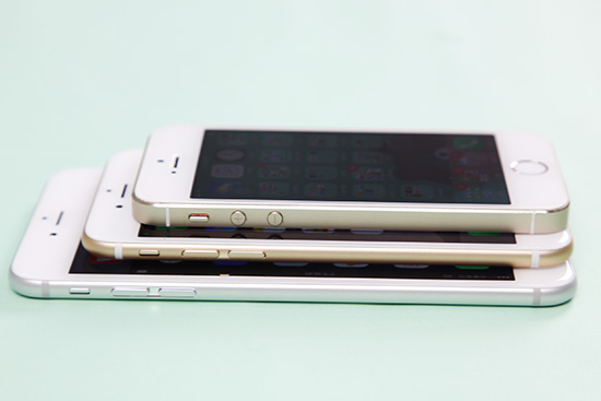 iPhone 5S(上)、iPhone 6(中)、iPhone 6 Plus(下)機身側面比較
