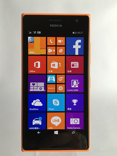 Lumia 735 採用最新發表的 Windows 8.1 update 1 版(Lumia Dinim)。(記者陳炳宏攝)