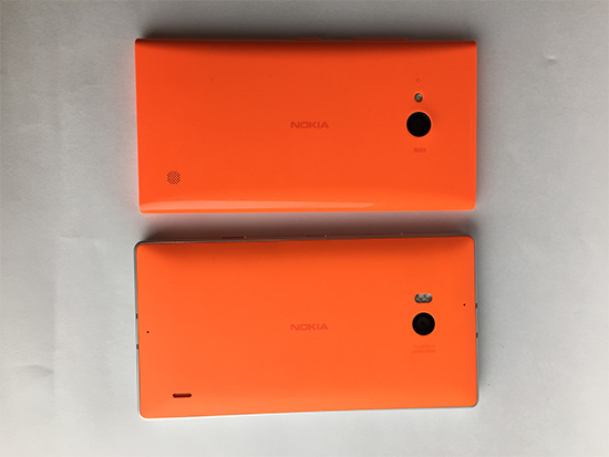 Lumia 930 (下)與Lumia 735(上)同樣具備鮮豔的橘色,不過 930 是霧橘,顏色較沉穩, 735 是亮橘,較年輕活潑。(記者陳炳宏攝)