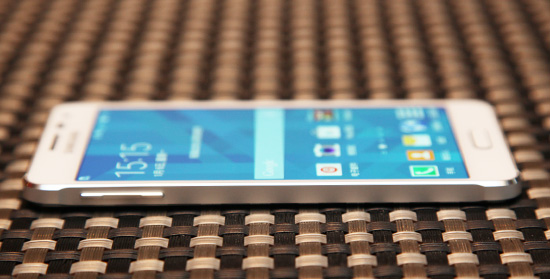 Apple iPhone 6 V.S Samsung Galaxy Alpha V.S Sony Xperia Z3 Compact!美日韓小尺寸旗艦手機比拼:Samsung Galaxy Alpha