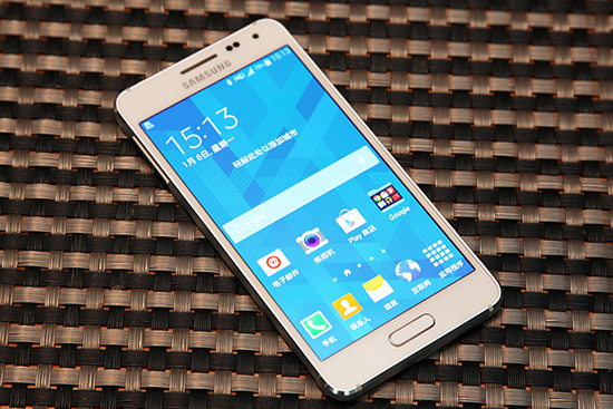 Apple iPhone 6 V.S Samsung Galaxy Alpha V.S Sony Xperia Z3 Compact!美日韓小尺寸旗艦手機比拼:顯示篇