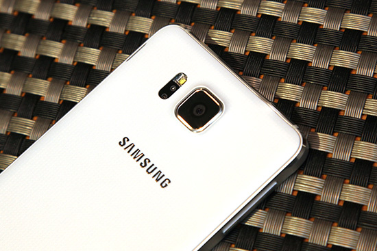Apple iPhone 6 V.S Samsung Galaxy Alpha V.S Sony Xperia Z3 Compact!美日韓小尺寸旗艦手機比拼:相機篇