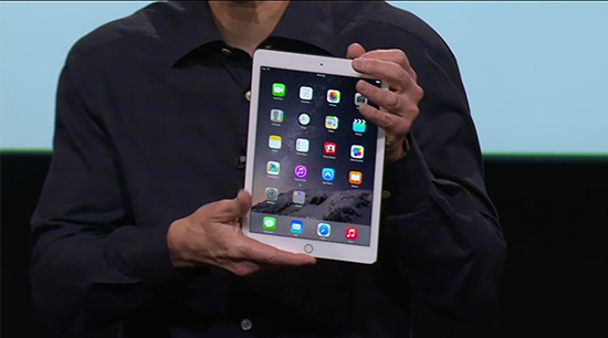 新款 iPad 的厚度削減至 6.1mm,較上一代更薄了 18 %