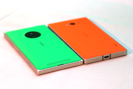 跟 Lumia 930(右)相比, Lumia 830 (左)在厚度上有削減一些