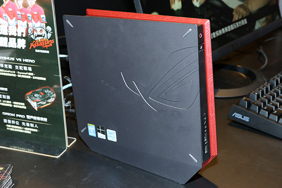 機身側蓋跟 G20 一樣具有浮雕設計