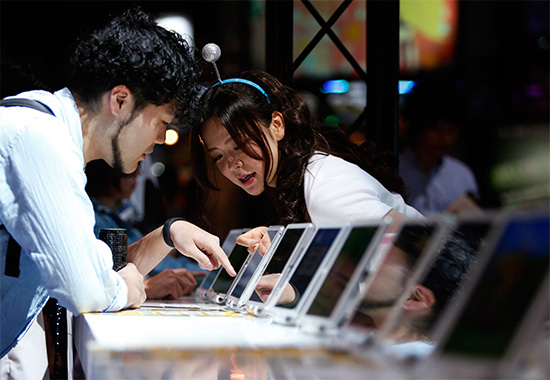 在導入了專業團隊後,是否能讓 iPad 帶來更多銷售契機?圖片來源:路透社