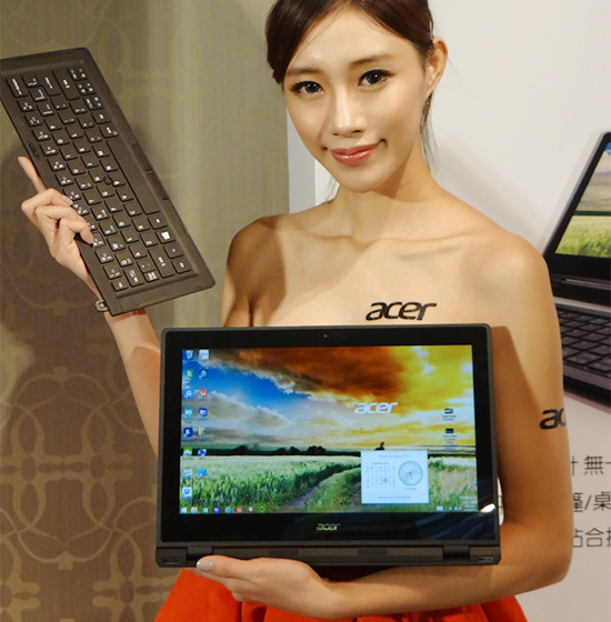 宏碁 12.5 吋平板筆電 Aspire Switch 12,具五合一使用模式,售價 28,900 元。(記者吳佩樺攝)