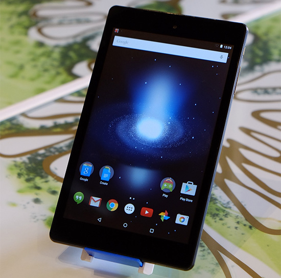 英特爾今天展出採用 Android 5.0 ( Lollipop )的平板電腦,七吋螢幕,採用 Bay Trail Z3700 系列處理器。(記者陳炳宏攝)