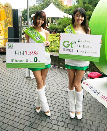 亞太電信表示,今下午2點起開放iPhone 6全系列網路預約,保證「完全不用等」,12日可取貨,續約、攜碼用戶享月租898元4G上網吃到飽,所有4G用戶到24日正式開台前月租費全免。(記者蔡穎攝)